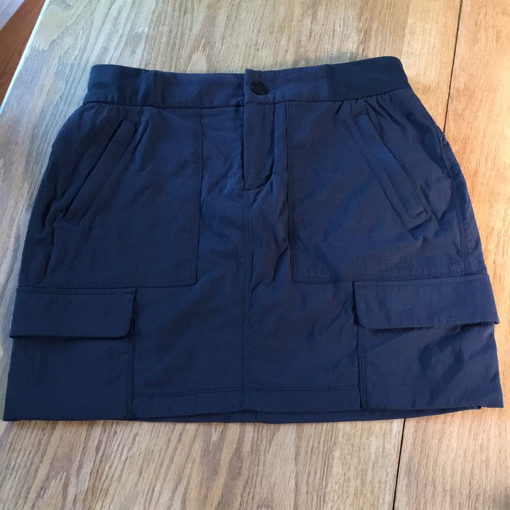 Athleta Trekkie skort 16” size 2